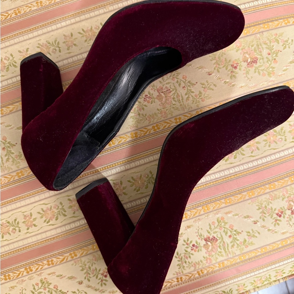 Vero Cuoio Red Elegant Heels - Picture 3 of 11